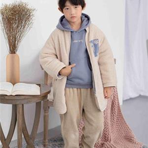 彩色笔童装-引领潮流，展时尚风彩