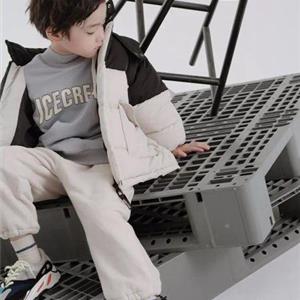 安黎小镇童装几线品牌?