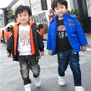 棉之子童装为宝宝提供健康环保、舒适得体的欧美时尚外出服。