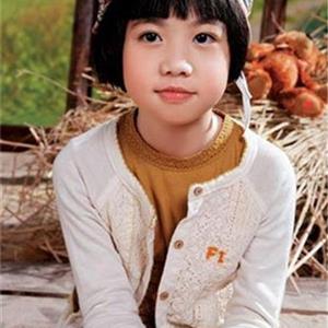 【贝贝城】2013春款童装 绣花小兔女童套装 牛仔三件套