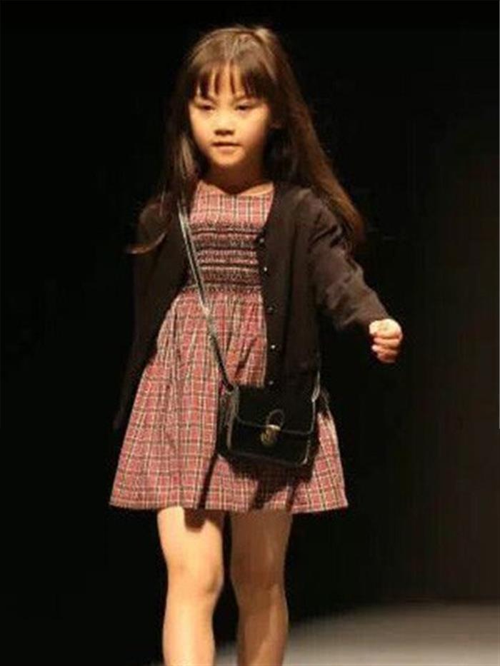 Bloomy kids童装产品图