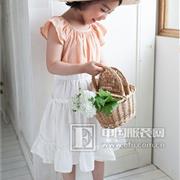 蓝角兽童装：小女孩怎么穿？一件连衣裙够了