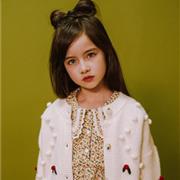 加盟安黎小镇，精心挑选每一件服装