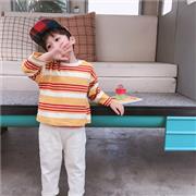 居家也可以简约舒适，宝宝服饰选择嘟拉嘟拉品牌!