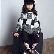 秋天给小女孩穿黑色好看吗？ 黑色衣服怎么搭配好看？