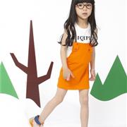 背带裙配什么衣服 亮色背带裙怎么搭配