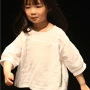 小孩子一起玩穿什么衣服合适 好看的童装牌子