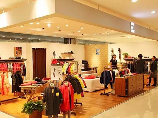 江南布衣童装店铺展示