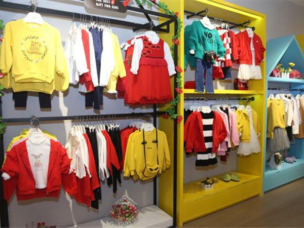 可趣可奇童装店铺展示