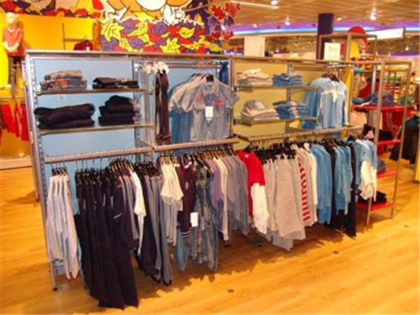 小可米露童装店铺展示