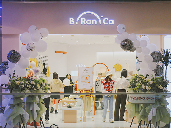 布兰卡童装店铺展示