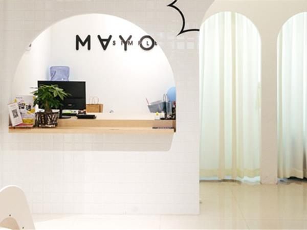 五月童品童装店铺展示