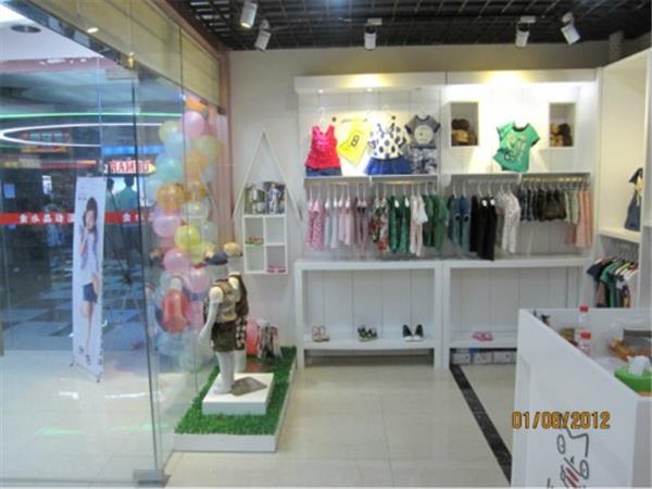 贝尼斯童装店铺展示
