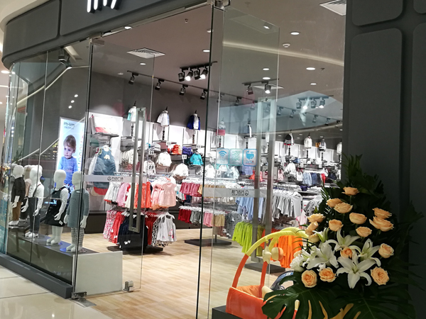 伊诗比蒂童装店铺展示