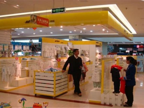 健婴坊童装店铺展示