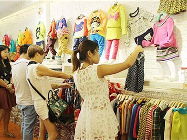 韩红宇童装店铺展示