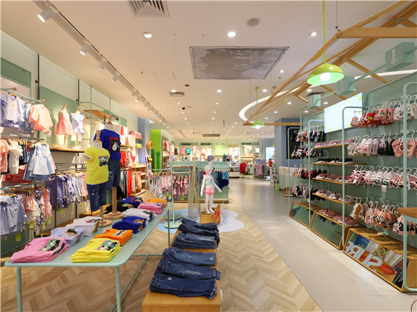 青蛙王子童装店铺展示