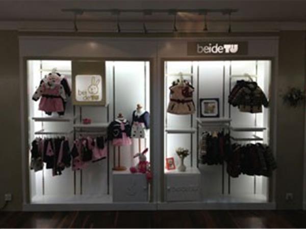 贝得兔童装店铺展示