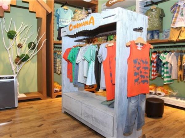 辛巴呐呐童装店铺展示