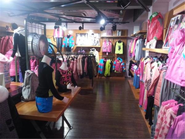 今童王童装店铺展示