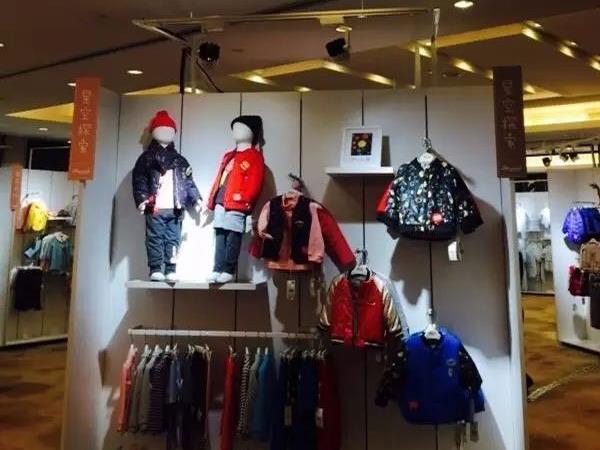 麦吉安琪童装店铺展示