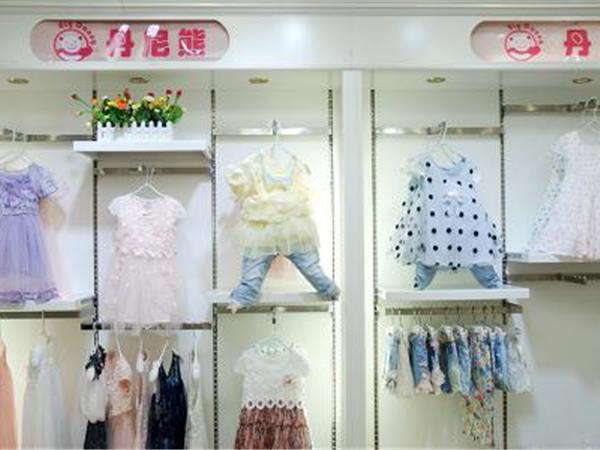丹尼熊童装店铺展示