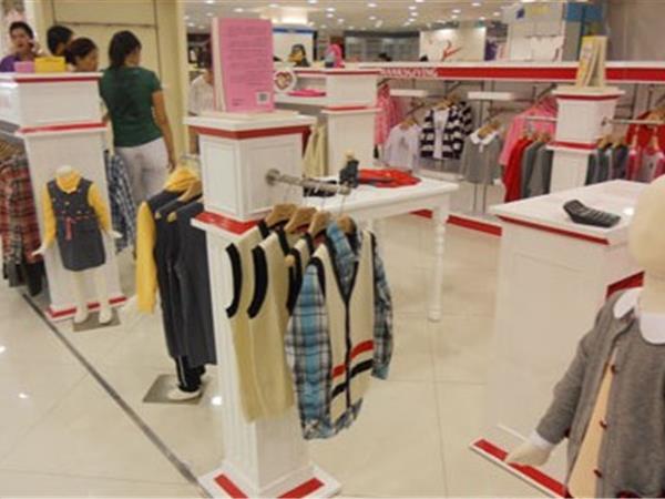 姗可诗格文童装店铺展示