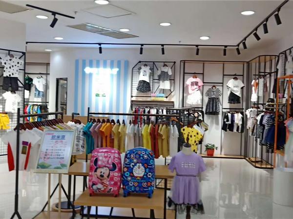 欧米源童装店铺展示