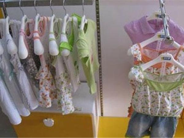 恒惠童装店铺展示