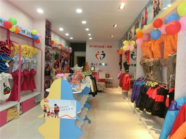2+1亲子装、情侣装童装店铺展示