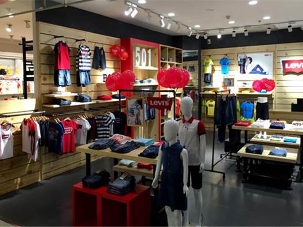 李维斯童装店铺展示