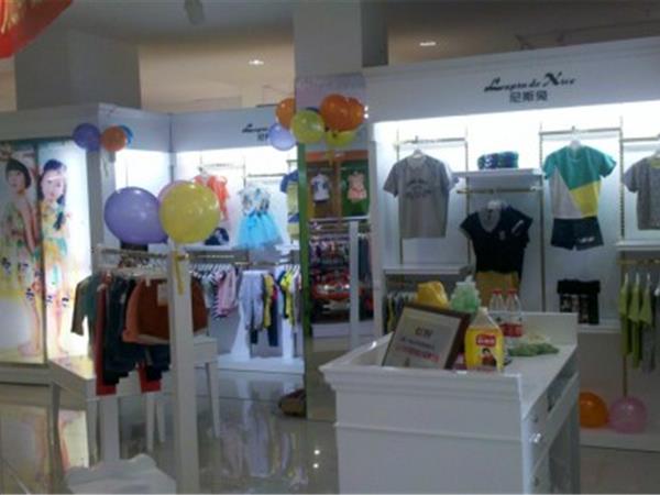 尼斯兔童装店铺展示