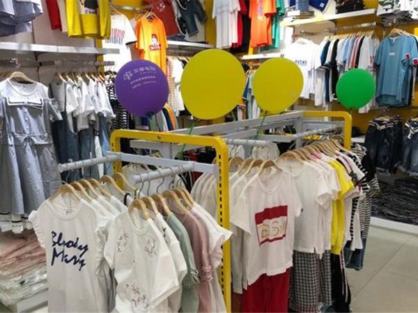 三年七班2童装店铺展示