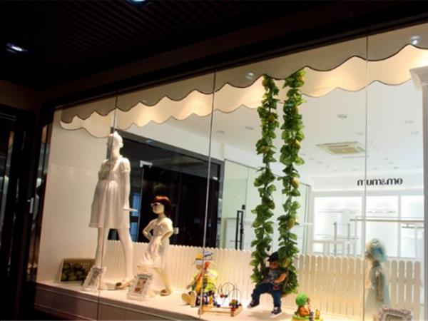 妈妈和我童装店铺展示