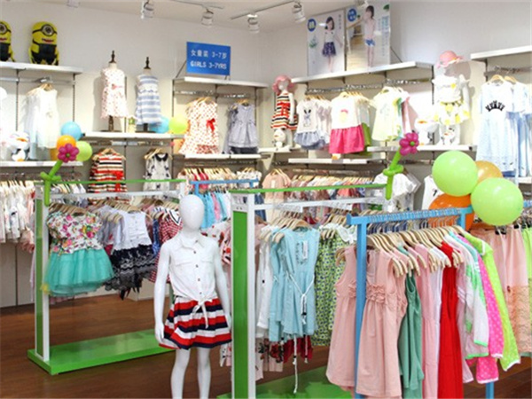 琴小鸥童装店铺展示
