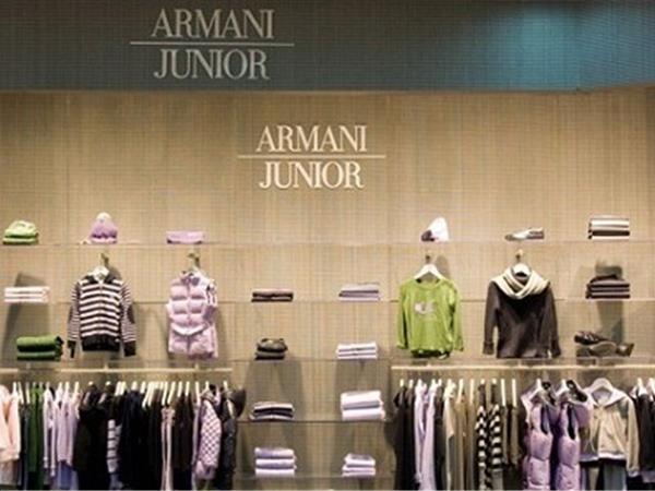 阿玛尼童装店铺展示