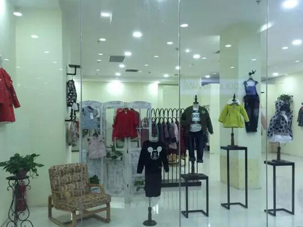 金果果童装店铺展示