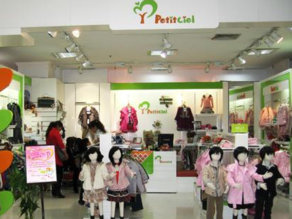 普希尔童装店铺展示