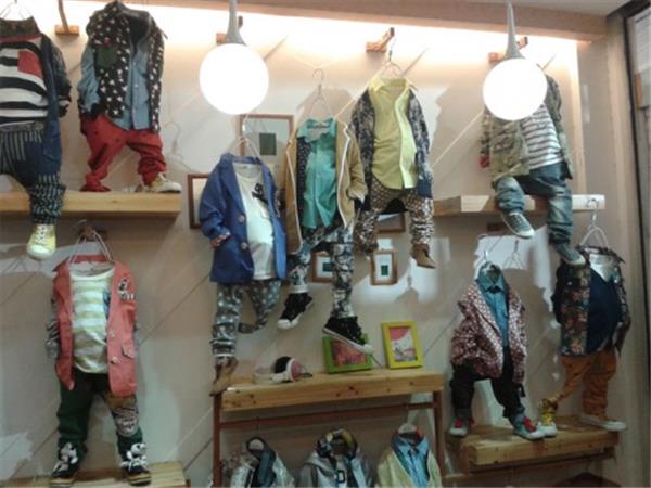 宝贝盒子童装店铺展示