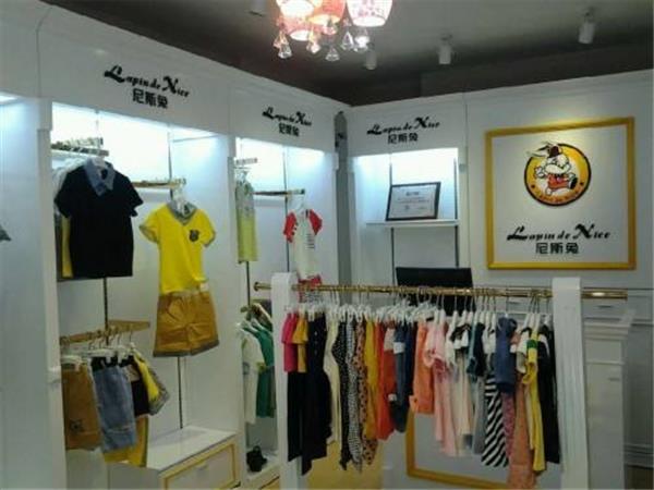 尼斯兔童装店铺展示