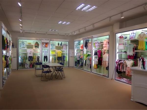 娜样年华童装店铺展示