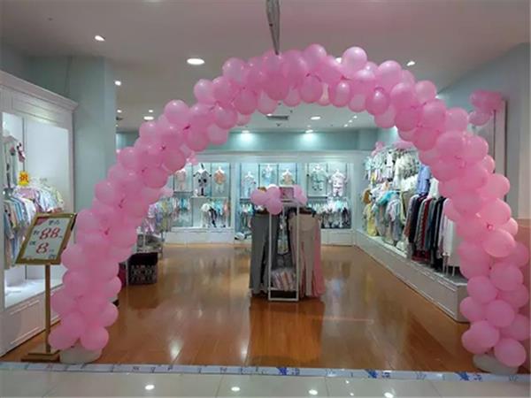 婴尚童装店铺展示
