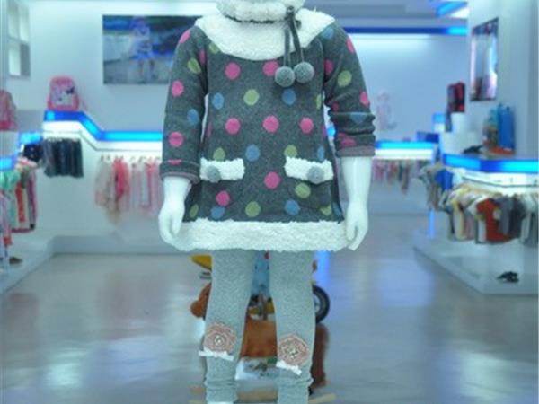 卡啦斑尼童装店铺展示