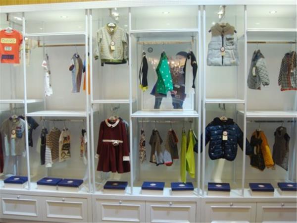 三只熊童装店铺展示