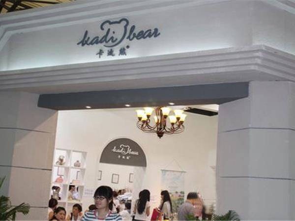 卡迪熊童装店铺展示