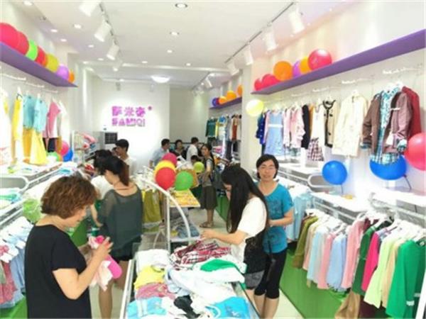萨米奇童装店铺展示