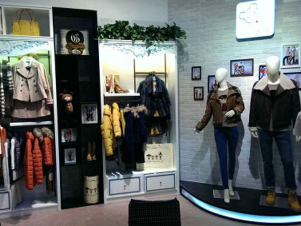 上流贵族亲子装童装店铺展示