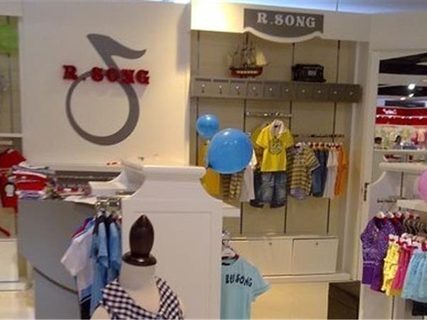 莱迪尚童装店铺展示