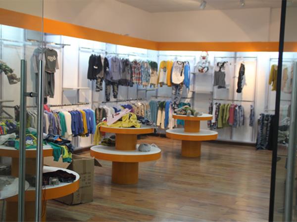 童衣坊童装店铺展示