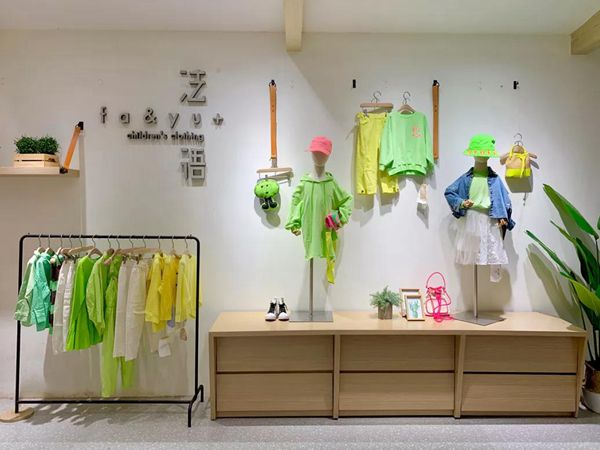 法语童装店铺展示